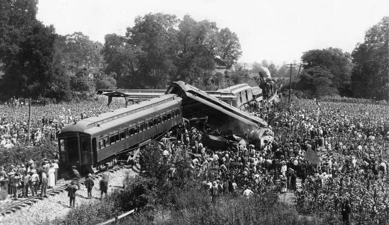 Crowds gather around the wreckage of the Dutchman’s Curve train crash in Nashville, July 9, 1918.