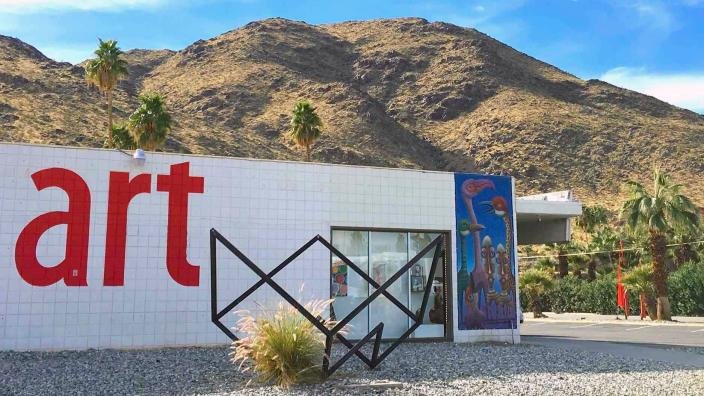 Art gallery building with mountain backdrop in Palm Springs’ Backstreet Art District