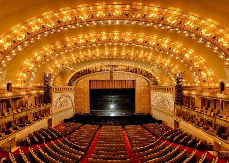 Curtain Up: A Look Inside to Chicago’s Finest Theatres and Plays