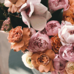 Peach and terracotta roses with blush peonies—bouquet illustrating 2026 wedding color trends