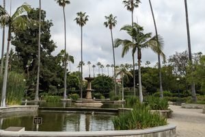Fountain surrounded by palm trees at Beverly Gardens Park